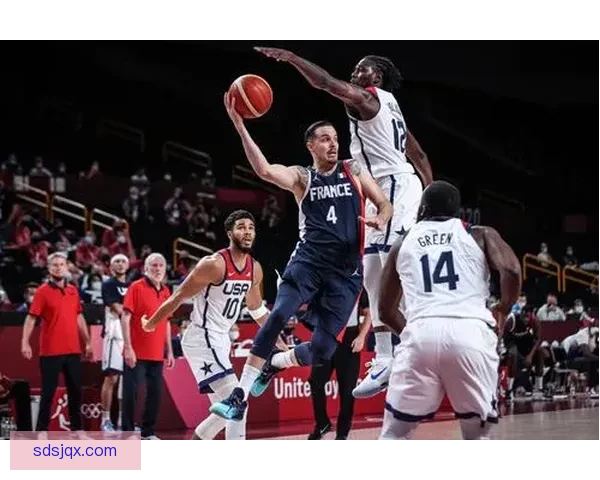 伦敦美国队与西班牙队激烈对决 展现顶级篮球实力与战术博弈