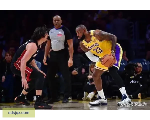 NBA直播焦点对决湖人迎战热火第二节攻防走势深度解析